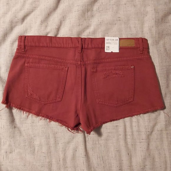 Garage Flirty Festival Short - Picture 2 of 3